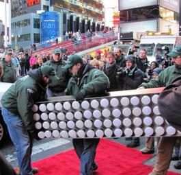 Хрустальный шар на Таймс-Сквер зажегся в 2011 году 32 256-ю светодиодами