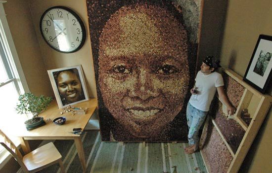 Эко-арт: Огромные портреты сделаны из тысяч пробок