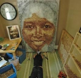 Эко-арт: Огромные портреты сделаны из тысяч пробок