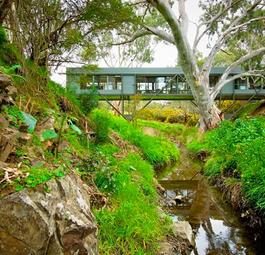 Дом-мост (Bridge House) в Австралии от Max Pritchard Architect